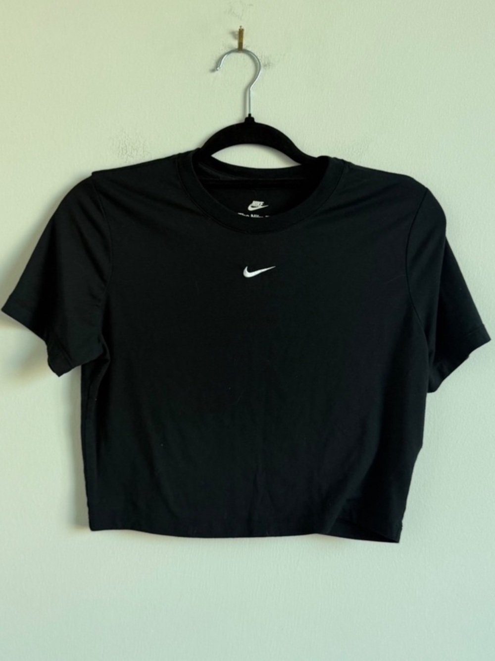 Nike Women's Cropped Black Short Sleeve Crewneck
